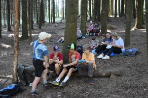 Erster Schultag im Wald (3).JPG